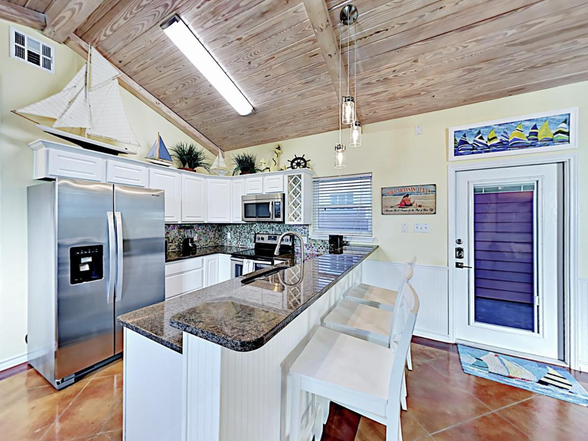 Ferienwohnung Sail Away At Pirate'S Bay Unit 113 Port Aransas Exterior foto